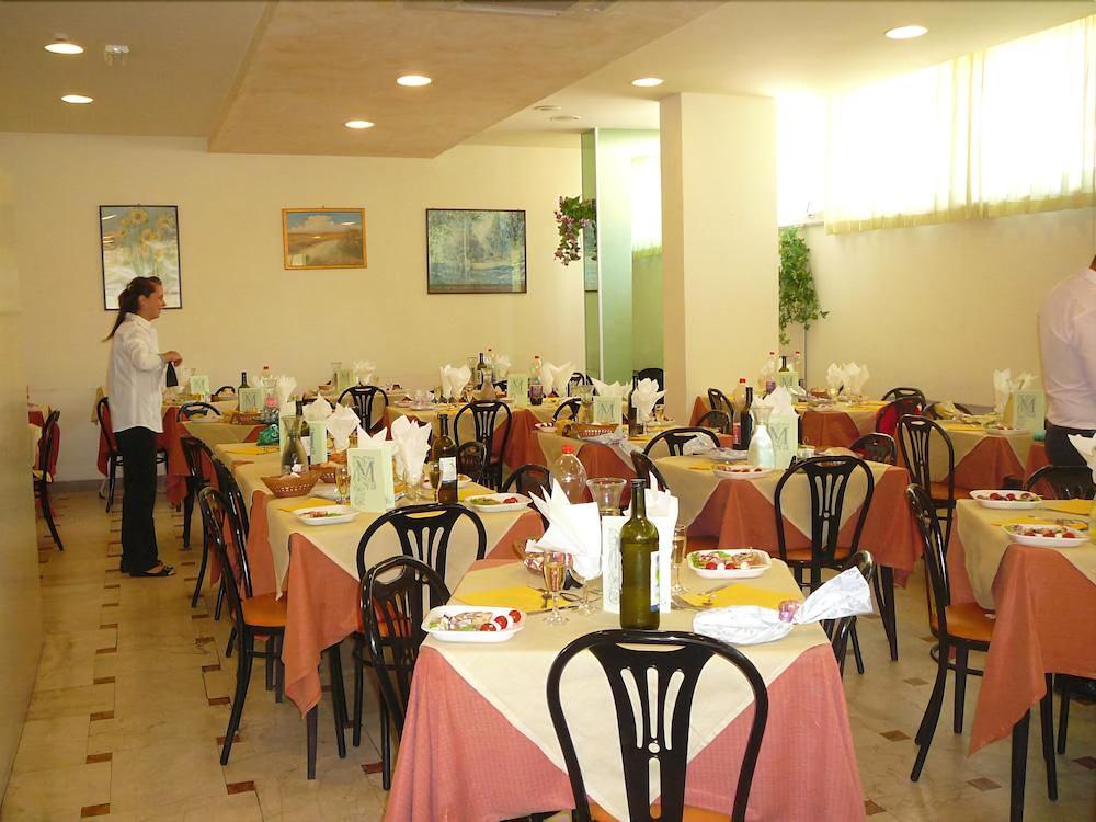 Hotel Madrid Rimini Exteriör bild