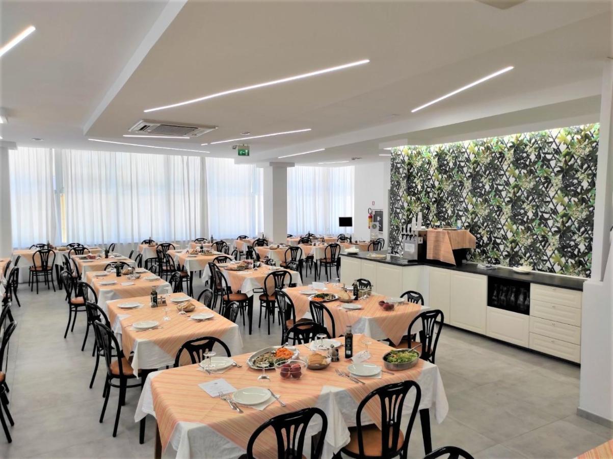 Hotel Madrid Rimini Exteriör bild