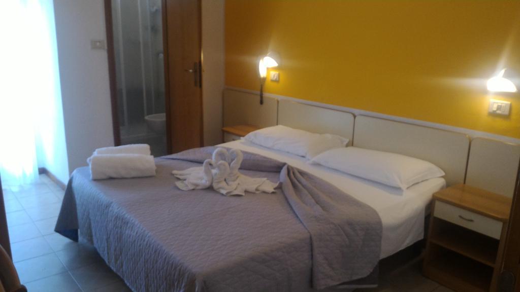 Hotel Madrid Rimini Exteriör bild