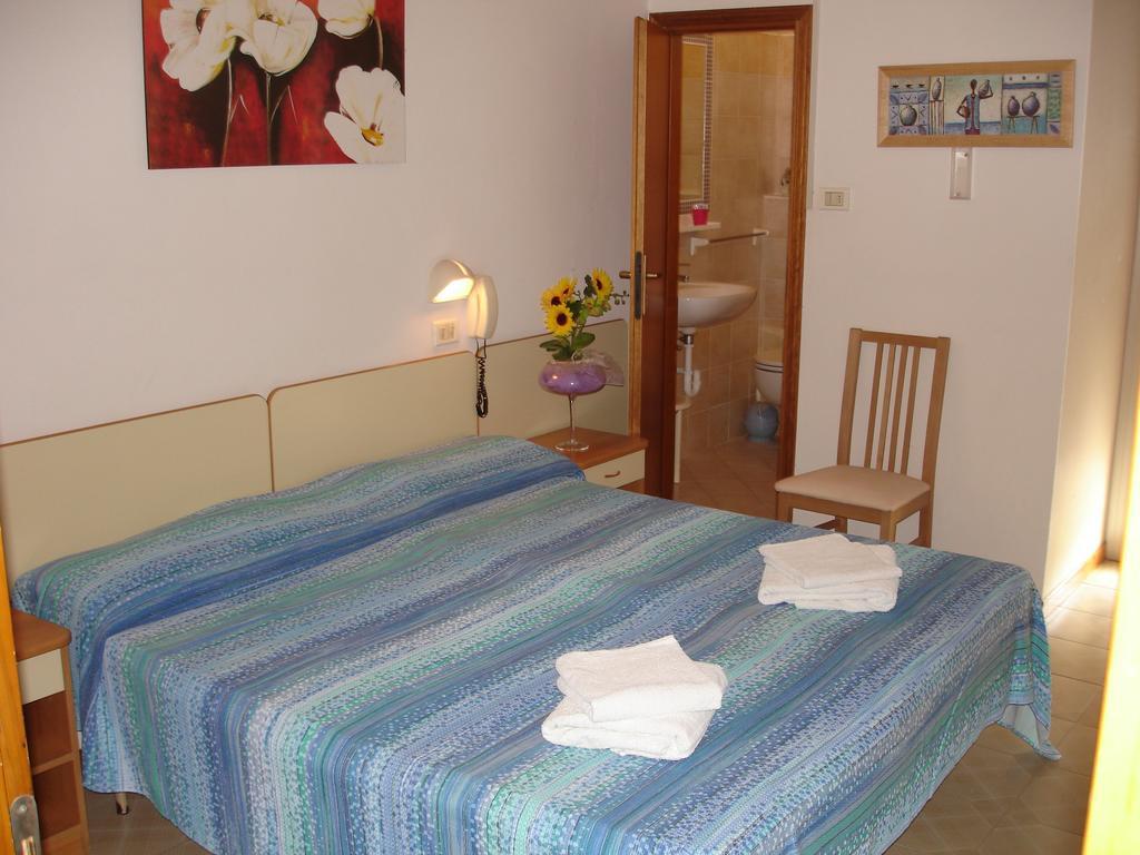 Hotel Madrid Rimini Exteriör bild