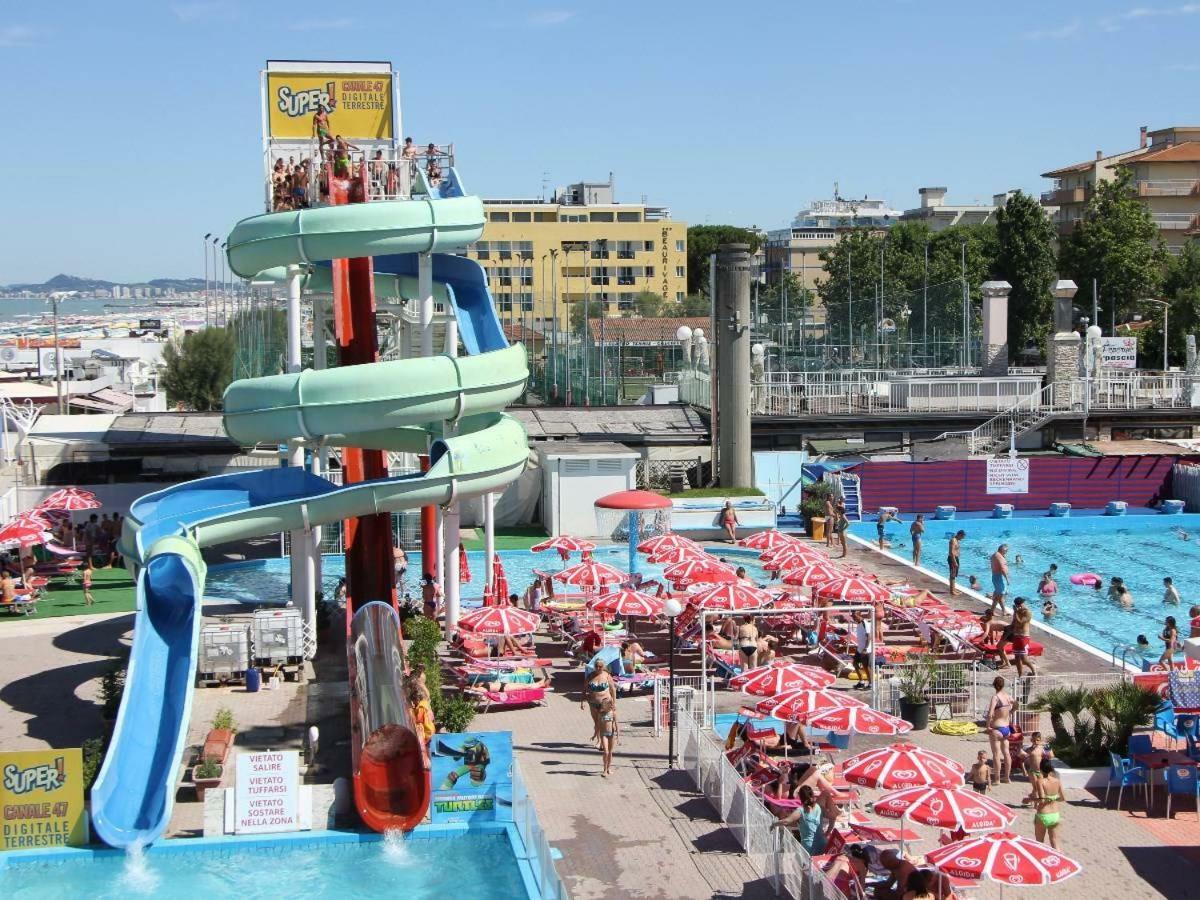 Hotel Madrid Rimini Exteriör bild